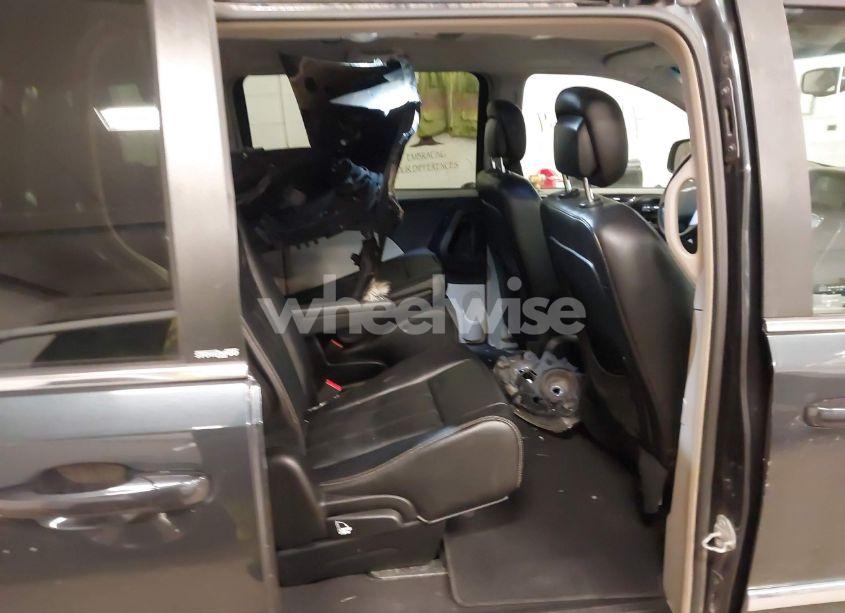 Photo 8 of 2014 Chrysler Town & COUNTRY TOURING (VIN 2C4RC1BG5ER325321)