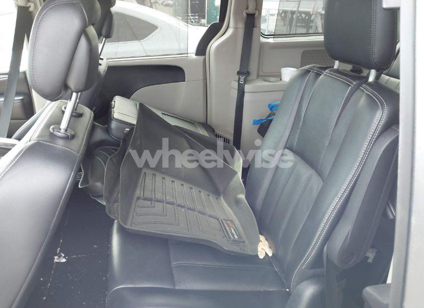 Photo 8 of 2014 Chrysler Town & COUNTRY TOURING (VIN 2C4RC1BG5ER329045)