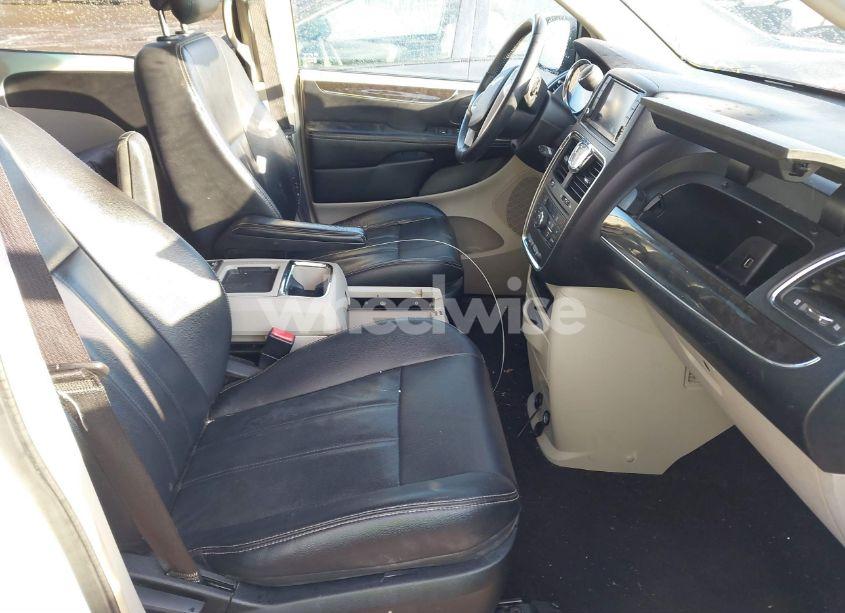 Photo 5 of 2014 Chrysler Town & COUNTRY TOURING (VIN 2C4RC1BG5ER343804)