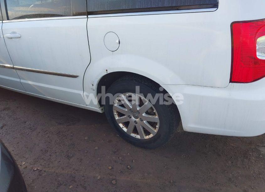 Photo 6 of 2014 Chrysler Town & COUNTRY TOURING (VIN 2C4RC1BG5ER343804)