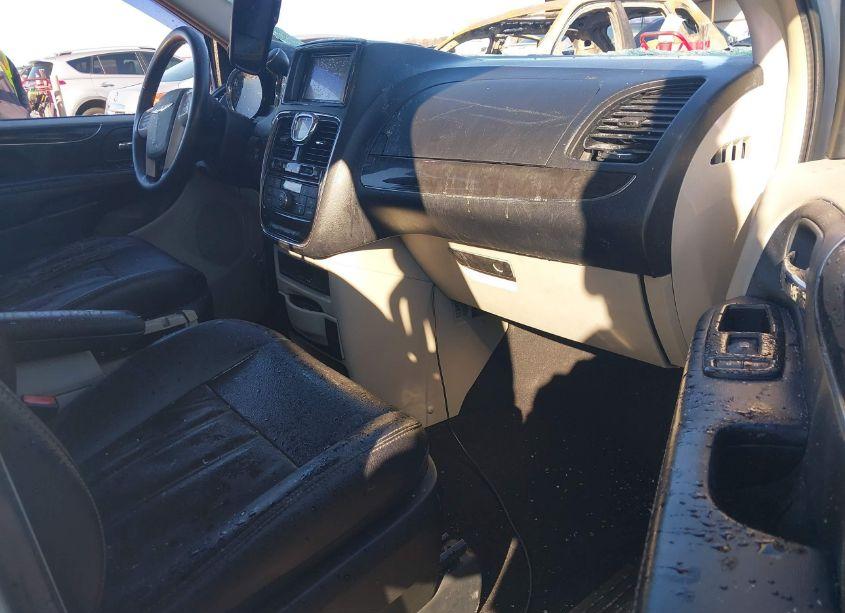 Photo 5 of 2014 Chrysler Town & COUNTRY TOURING (VIN 2C4RC1BG5ER396163)