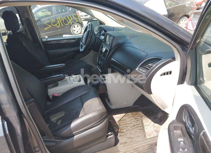 Photo 5 of 2014 Chrysler Town & COUNTRY TOURING (VIN 2C4RC1BG5ER403175)