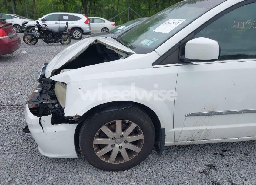 Photo 6 of 2014 Chrysler Town & COUNTRY TOURING (VIN 2C4RC1BG5ER444549)