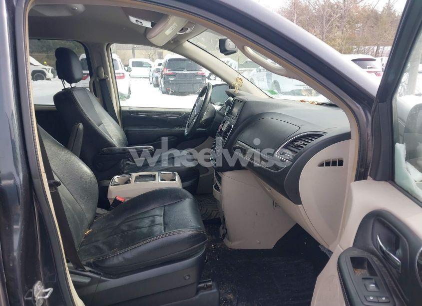 Photo 5 of 2014 Chrysler Town & COUNTRY TOURING (VIN 2C4RC1BG5ER468382)