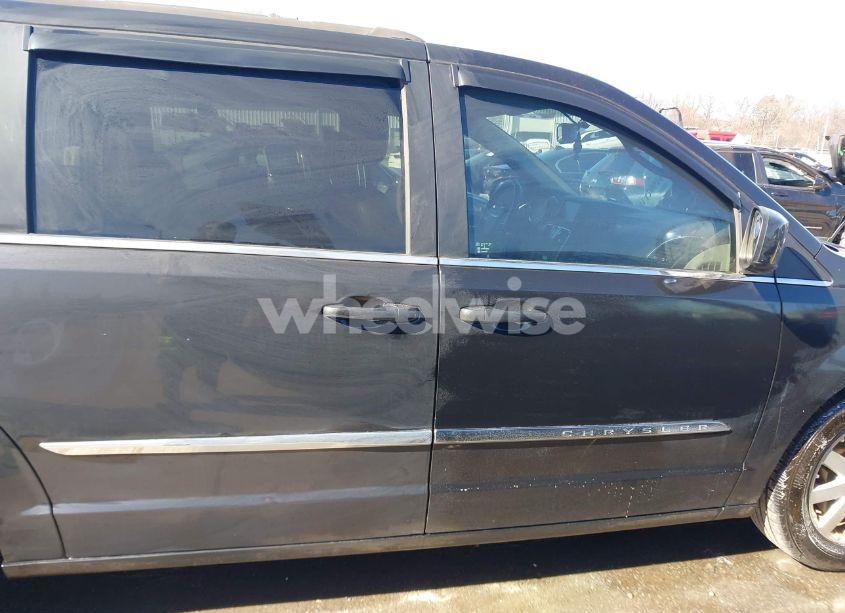 Photo 13 of 2015 Chrysler Town & COUNTRY TOURING (VIN 2C4RC1BG5FR525133)