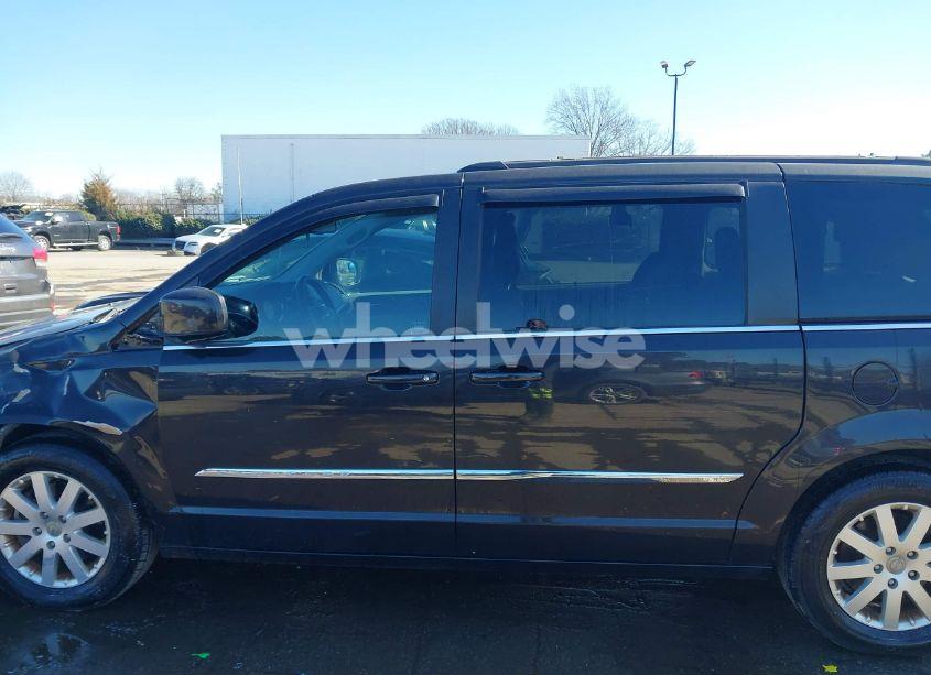 Photo 14 of 2015 Chrysler Town & COUNTRY TOURING (VIN 2C4RC1BG5FR525133)