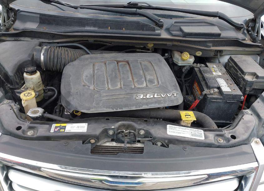 Photo 10 of 2015 Chrysler Town & COUNTRY TOURING (VIN 2C4RC1BG5FR560822)