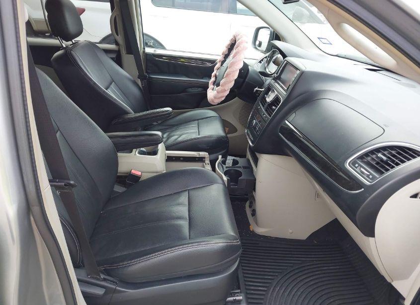 Photo 5 of 2015 Chrysler Town & COUNTRY TOURING (VIN 2C4RC1BG5FR560822)