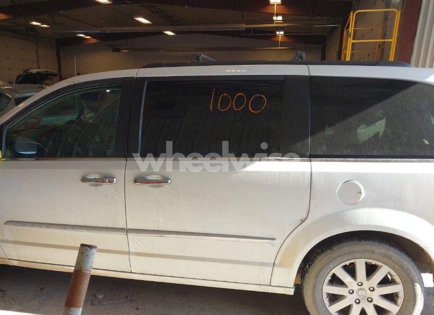 Photo 14 of 2015 Chrysler Town & COUNTRY TOURING (VIN 2C4RC1BG5FR578639)