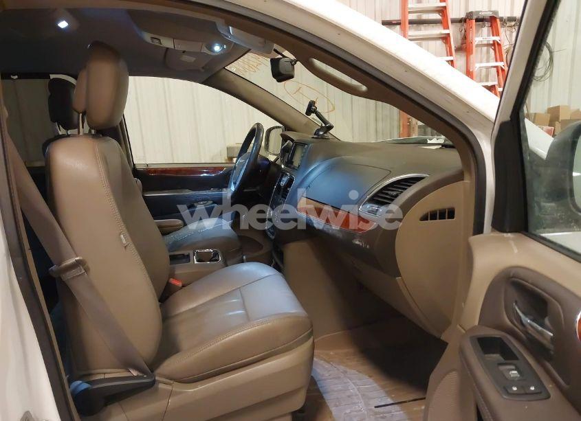 Photo 5 of 2015 Chrysler Town & COUNTRY TOURING (VIN 2C4RC1BG5FR578639)