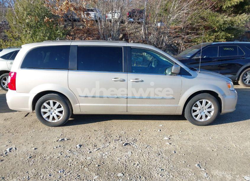 Photo 13 of 2015 Chrysler Town & COUNTRY TOURING (VIN 2C4RC1BG5FR610974)
