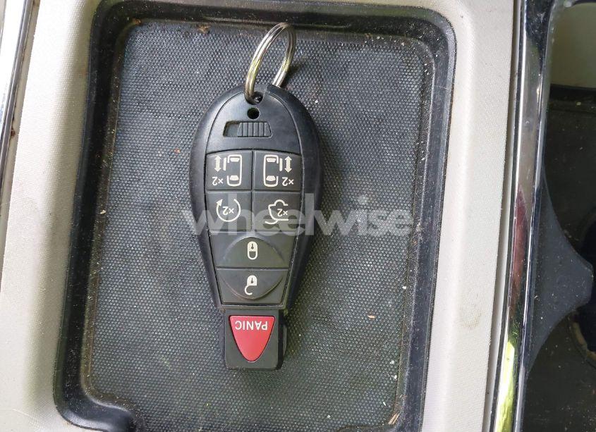 Photo 11 of 2015 Chrysler Town & COUNTRY TOURING (VIN 2C4RC1BG5FR621182)