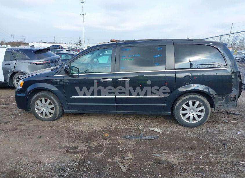 Photo 15 of 2015 Chrysler Town & COUNTRY TOURING (VIN 2C4RC1BG5FR621182)