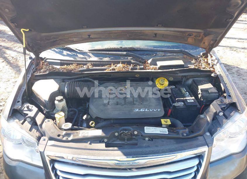 Photo 10 of 2015 Chrysler Town & COUNTRY TOURING (VIN 2C4RC1BG5FR627998)