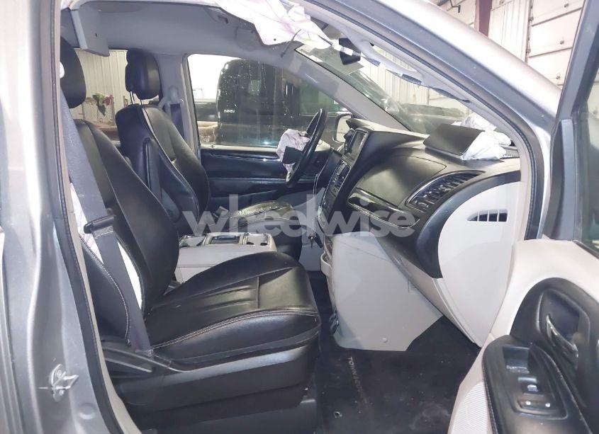 Photo 5 of 2015 Chrysler Town & COUNTRY TOURING (VIN 2C4RC1BG5FR638189)