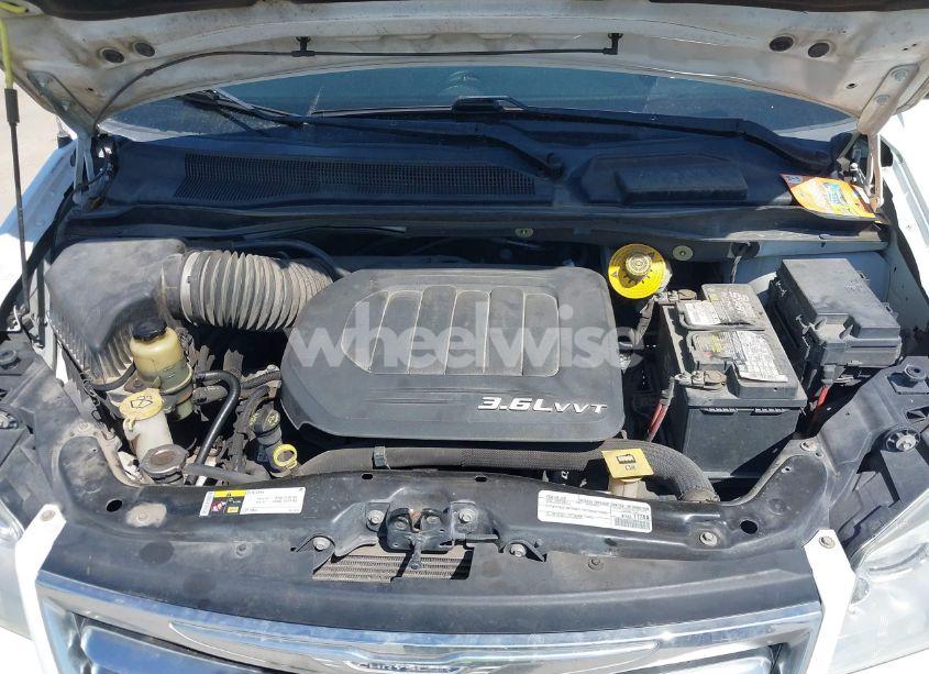 Photo 10 of 2015 Chrysler Town & COUNTRY TOURING (VIN 2C4RC1BG5FR695914)