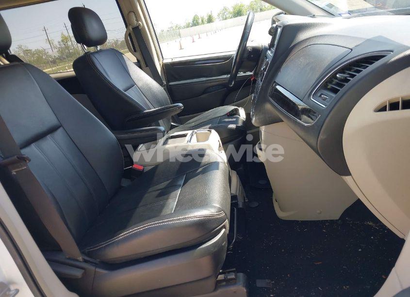 Photo 5 of 2015 Chrysler Town & COUNTRY TOURING (VIN 2C4RC1BG5FR695914)