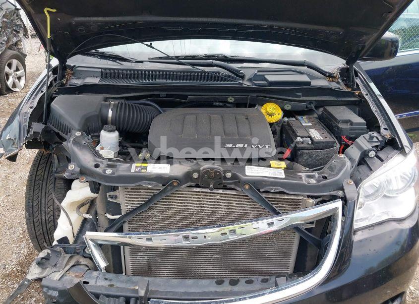 Photo 10 of 2015 Chrysler Town & COUNTRY TOURING (VIN 2C4RC1BG5FR740091)