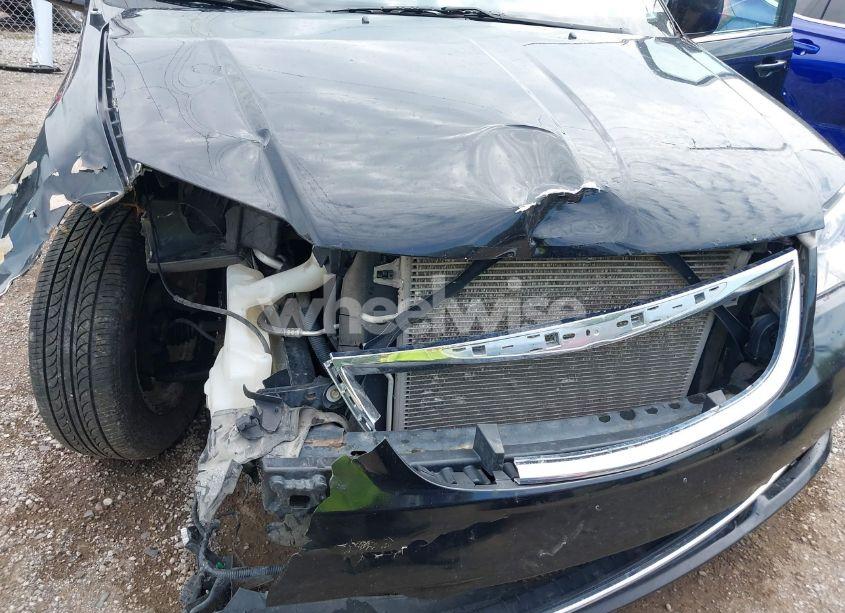 Photo 6 of 2015 Chrysler Town & COUNTRY TOURING (VIN 2C4RC1BG5FR740091)