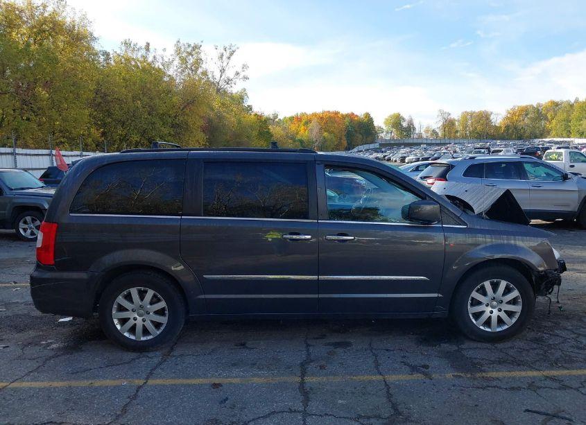 Photo 13 of 2015 Chrysler Town & COUNTRY TOURING (VIN 2C4RC1BG5FR752757)