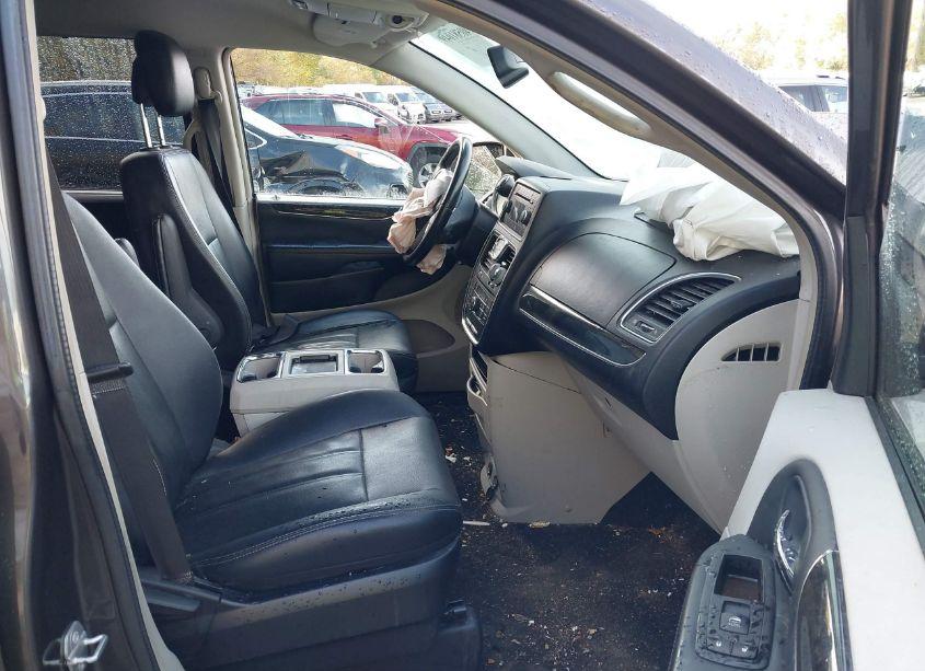 Photo 5 of 2015 Chrysler Town & COUNTRY TOURING (VIN 2C4RC1BG5FR752757)