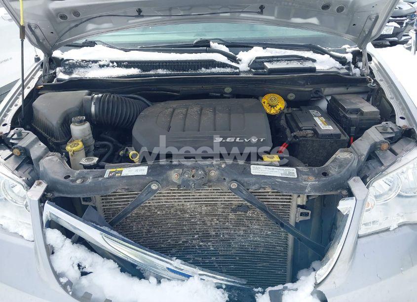 Photo 10 of 2016 Chrysler Town & COUNTRY TOURING (VIN 2C4RC1BG5GR113053)