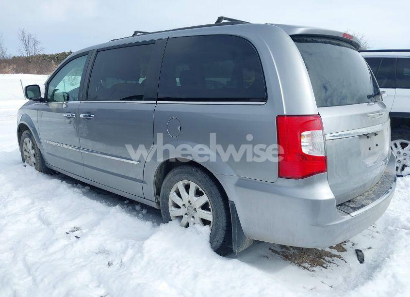 Photo 3 of 2016 Chrysler Town & COUNTRY TOURING (VIN 2C4RC1BG5GR113053)