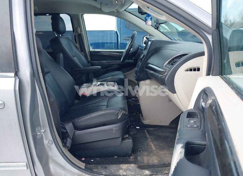 Photo 5 of 2016 Chrysler Town & COUNTRY TOURING (VIN 2C4RC1BG5GR113053)