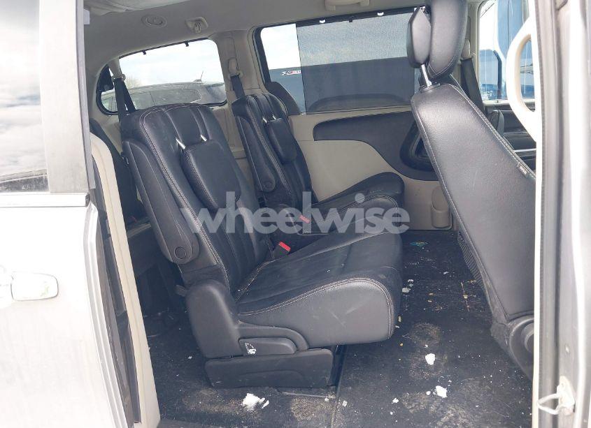 Photo 8 of 2016 Chrysler Town & COUNTRY TOURING (VIN 2C4RC1BG5GR113053)