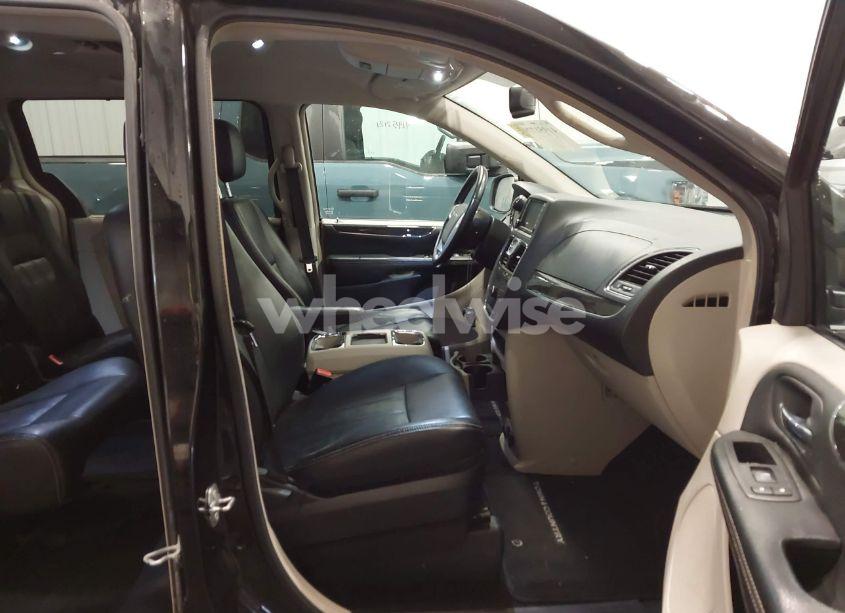 Photo 5 of 2016 Chrysler Town & COUNTRY TOURING (VIN 2C4RC1BG5GR113120)