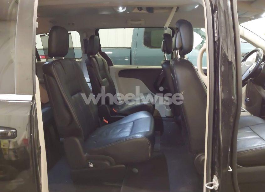 Photo 8 of 2016 Chrysler Town & COUNTRY TOURING (VIN 2C4RC1BG5GR113120)