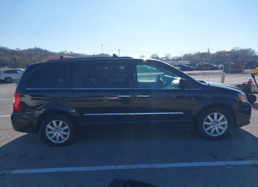 Photo 13 of 2016 Chrysler Town & COUNTRY TOURING (VIN 2C4RC1BG5GR132637)