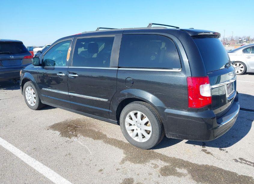 Photo 3 of 2016 Chrysler Town & COUNTRY TOURING (VIN 2C4RC1BG5GR132637)