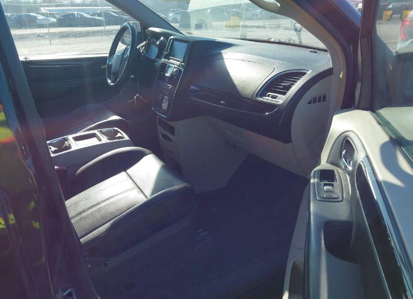 Photo 5 of 2016 Chrysler Town & COUNTRY TOURING (VIN 2C4RC1BG5GR132637)