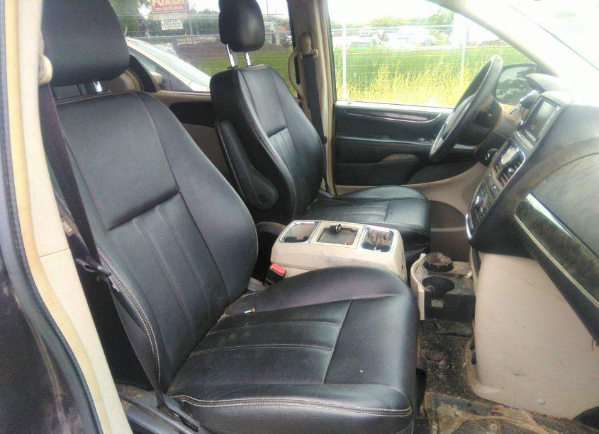 Photo 5 of 2016 Chrysler Town & COUNTRY TOURING (VIN 2C4RC1BG5GR158154)