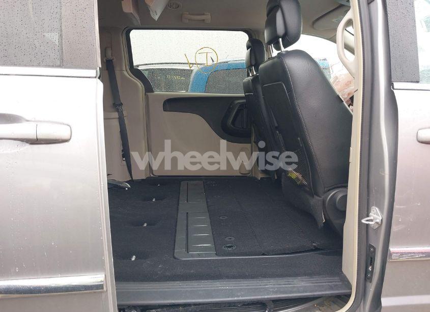 Photo 8 of 2016 Chrysler Town & COUNTRY TOURING (VIN 2C4RC1BG5GR172846)