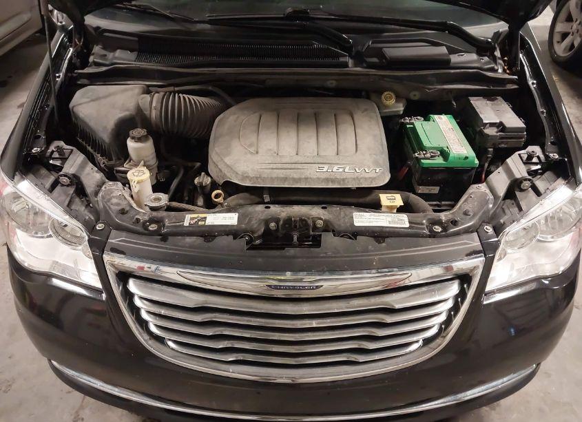 Photo 10 of 2016 Chrysler Town & COUNTRY TOURING (VIN 2C4RC1BG5GR173219)