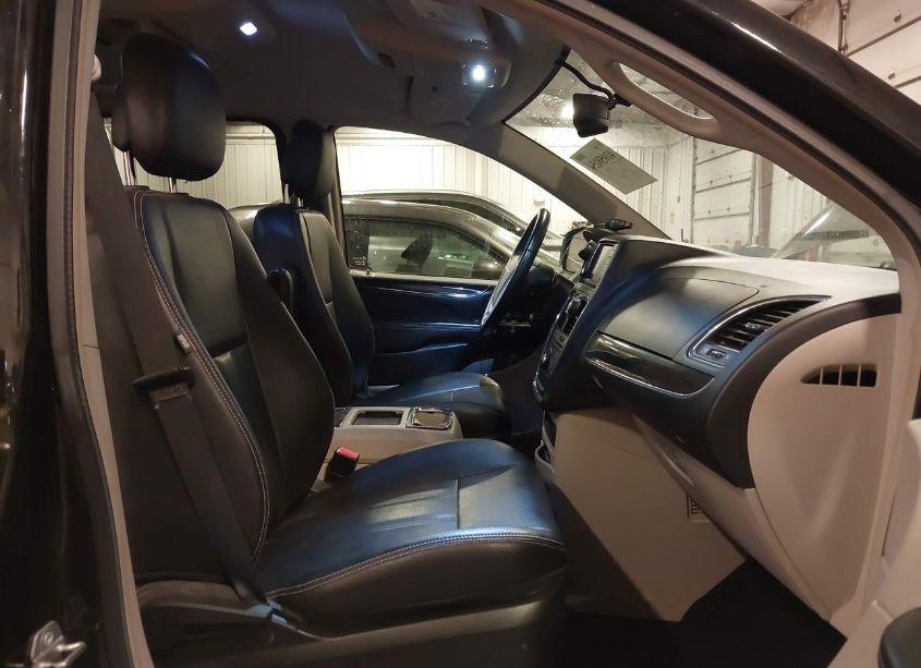 Photo 5 of 2016 Chrysler Town & COUNTRY TOURING (VIN 2C4RC1BG5GR173219)