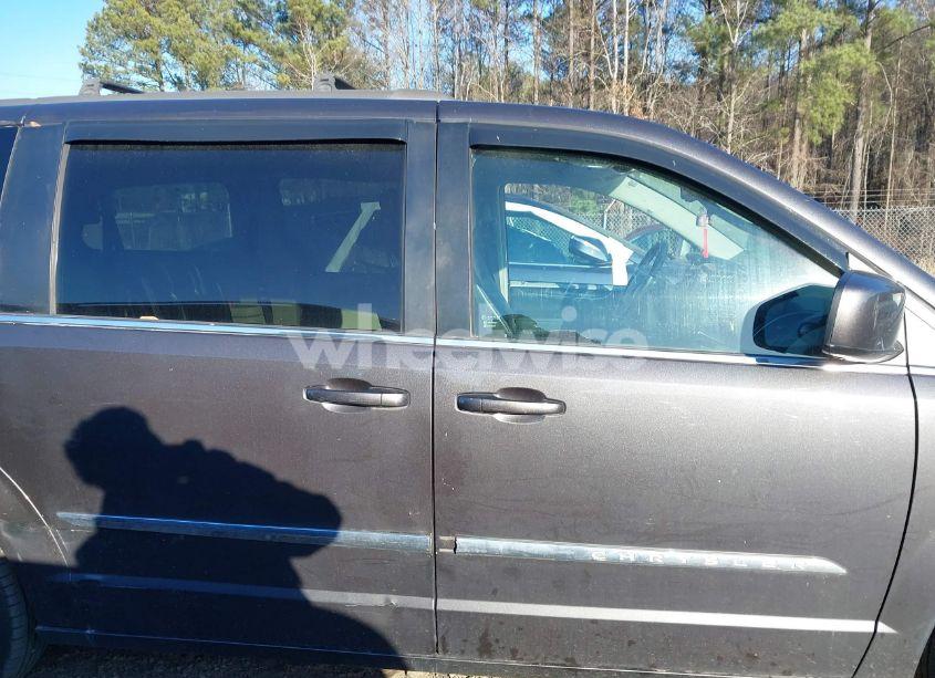 Photo 13 of 2016 Chrysler Town & COUNTRY TOURING (VIN 2C4RC1BG5GR173625)