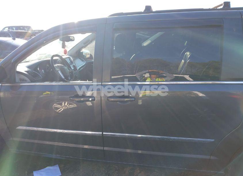 Photo 14 of 2016 Chrysler Town & COUNTRY TOURING (VIN 2C4RC1BG5GR173625)