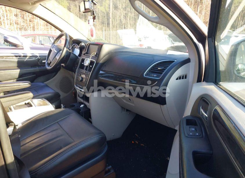 Photo 5 of 2016 Chrysler Town & COUNTRY TOURING (VIN 2C4RC1BG5GR173625)