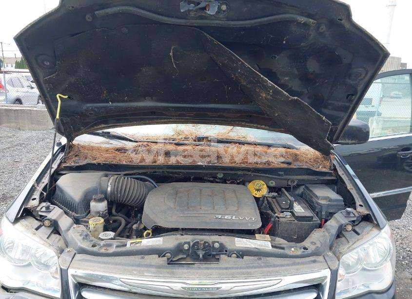 Photo 10 of 2016 Chrysler Town & COUNTRY TOURING (VIN 2C4RC1BG5GR190327)