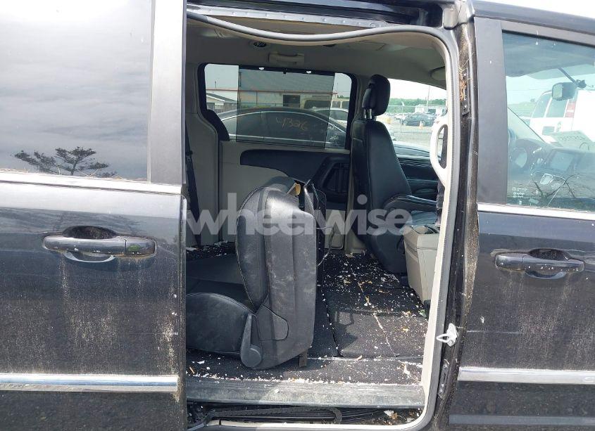 Photo 8 of 2016 Chrysler Town & COUNTRY TOURING (VIN 2C4RC1BG5GR190327)