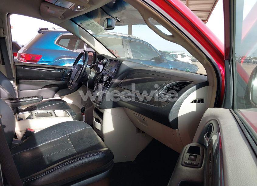 Photo 5 of 2016 Chrysler Town & COUNTRY TOURING (VIN 2C4RC1BG5GR206025)