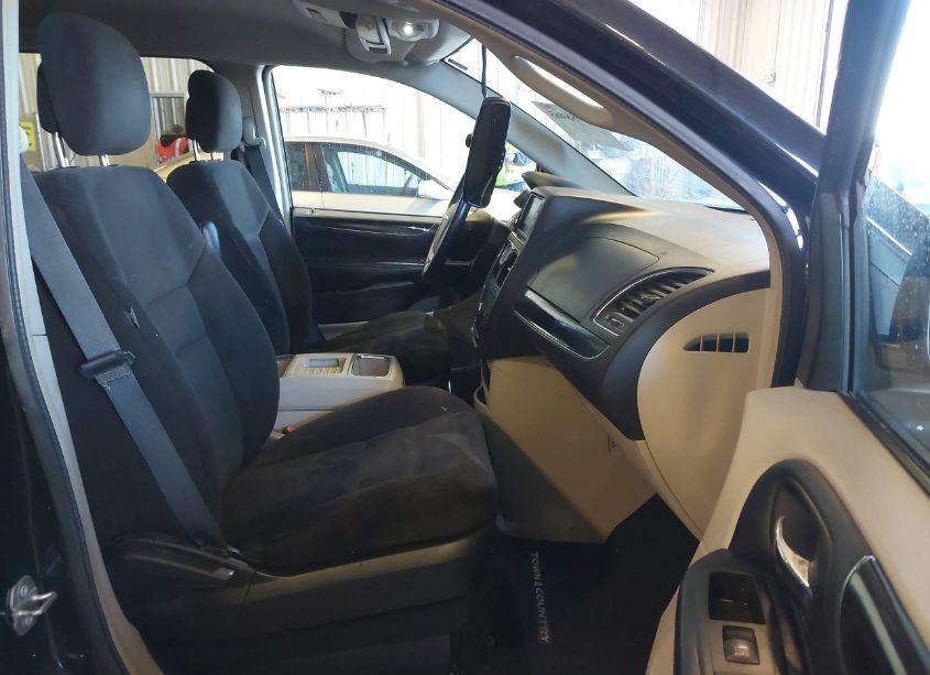 Photo 5 of 2016 Chrysler Town & COUNTRY TOURING (VIN 2C4RC1BG5GR214772)