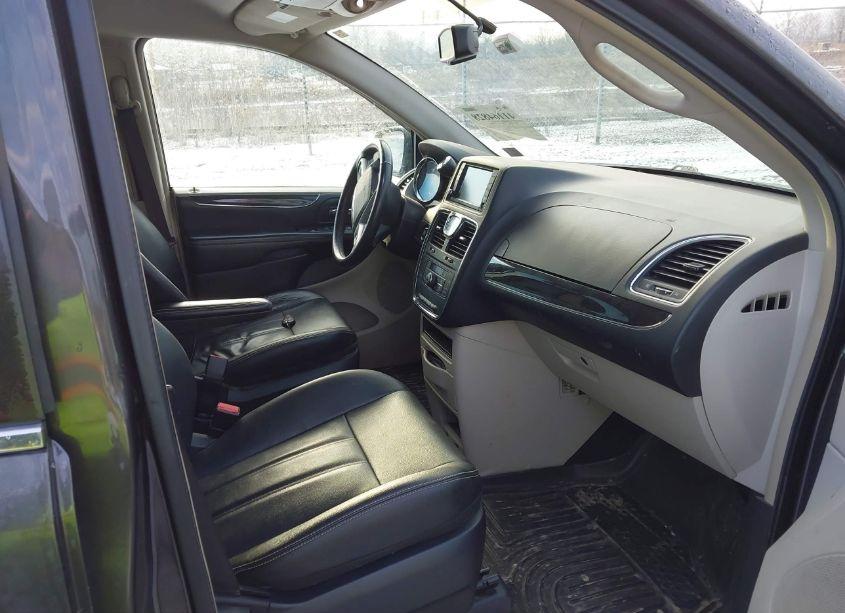 Photo 5 of 2016 Chrysler Town & COUNTRY TOURING (VIN 2C4RC1BG5GR222113)