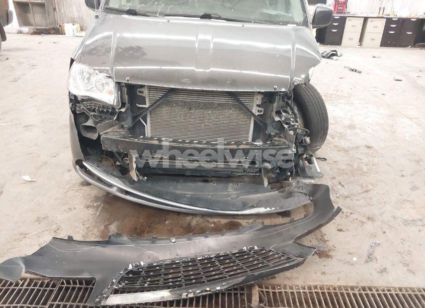 Photo 6 of 2016 Chrysler Town & COUNTRY TOURING (VIN 2C4RC1BG5GR229692)