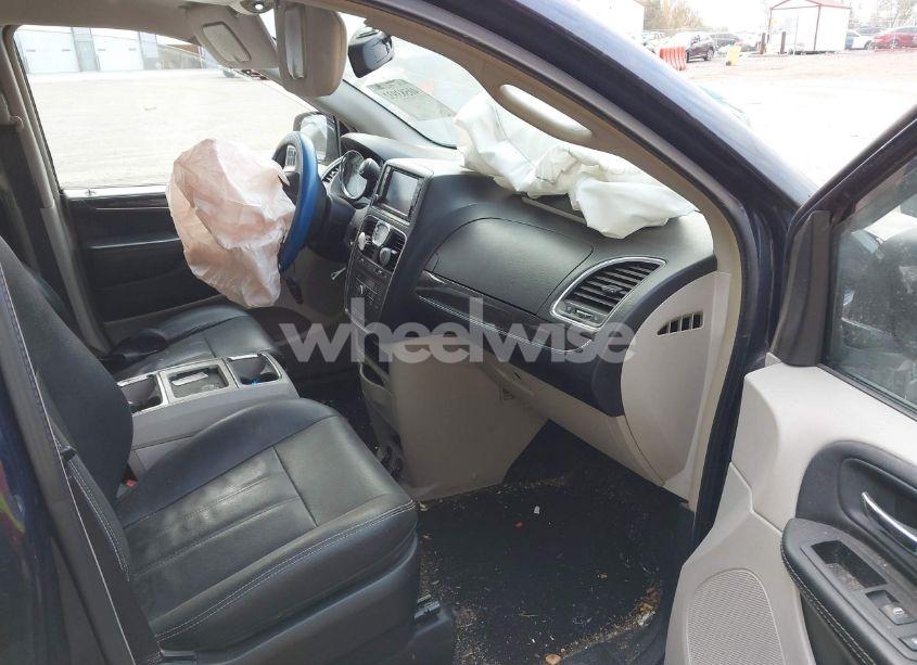 Photo 5 of 2016 Chrysler Town & COUNTRY TOURING (VIN 2C4RC1BG5GR268539)