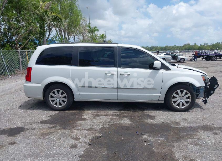 Photo 13 of 2016 Chrysler Town & COUNTRY TOURING (VIN 2C4RC1BG5GR268623)