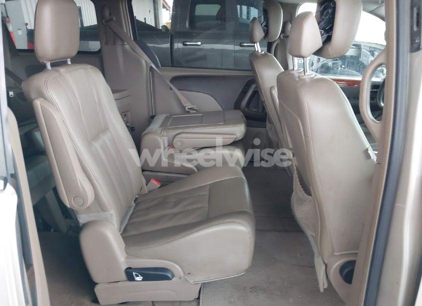 Photo 8 of 2016 Chrysler Town & COUNTRY TOURING (VIN 2C4RC1BG5GR281839)